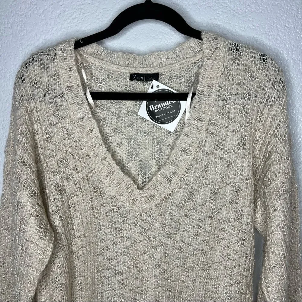 New! Very j Loose Knit V-Neckline Long Sleeve Raw Trim Beige Women Sweater Sz M - Picture 4 of 12